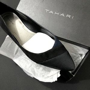 Tahari crave navy and black flat sz9M
